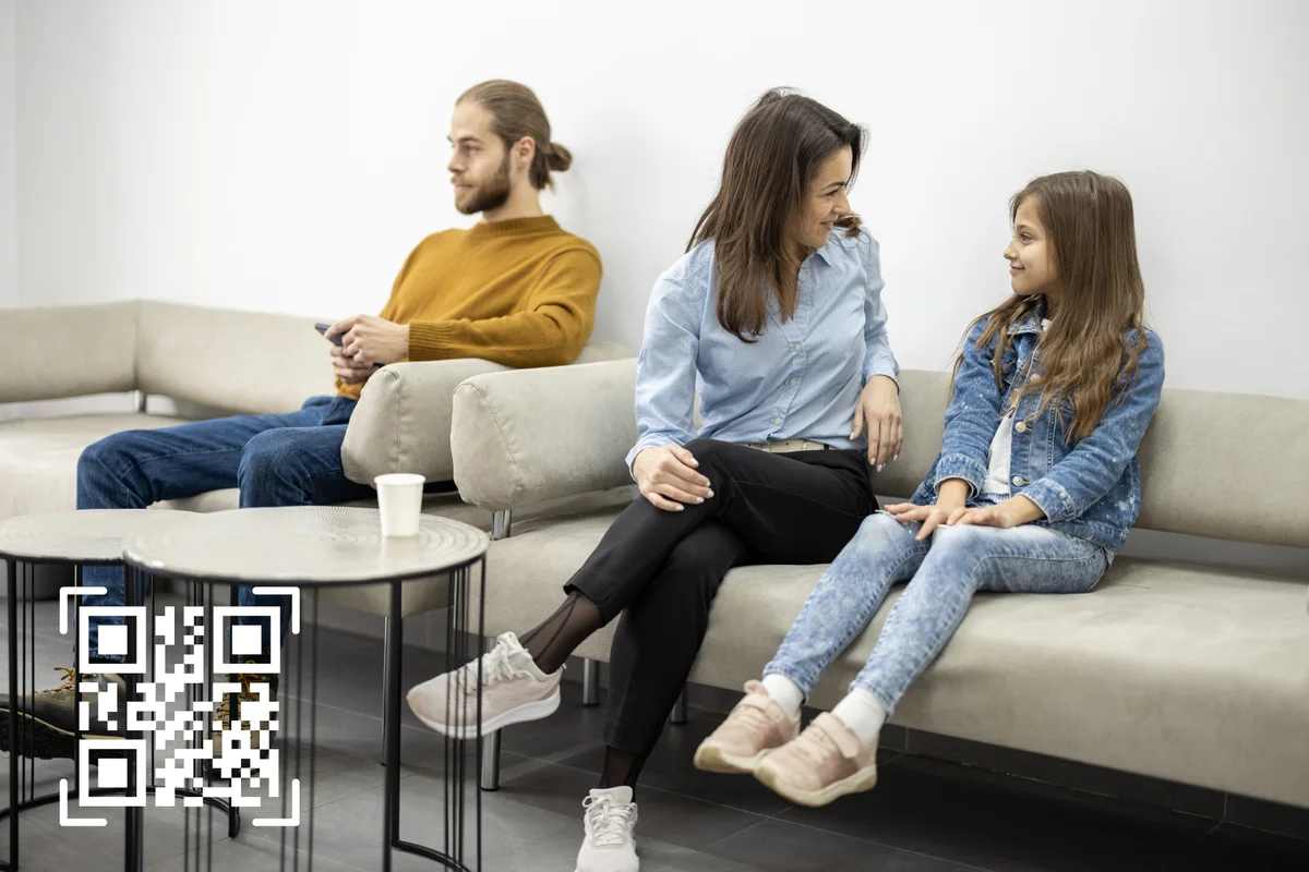 Pacijent skenira QR kod za prijavu